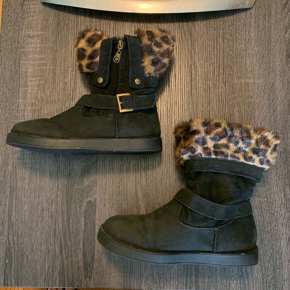 GUESS Black Chetah Print Fur Zip Ankle Boots 7.5